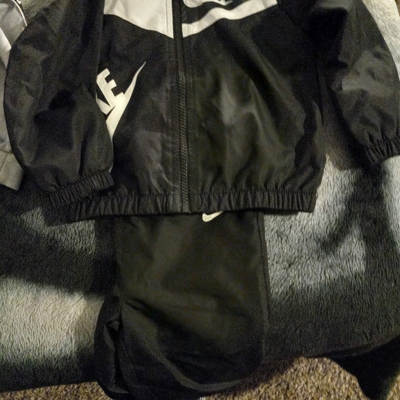 24 month 3 nike jump suites - Picture 2 of 3